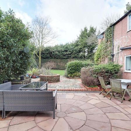 Вилла Bretton House Farm Retreat Честер Экстерьер фото